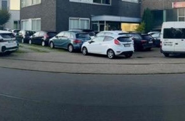 Universum Parking-Shuttle am Flughafen Düsseldorf (DUS)