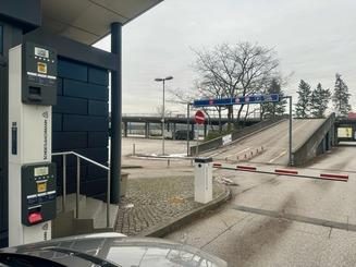Hansa Parking Parkdeck P1 am Flughafen Hamburg (HAM)