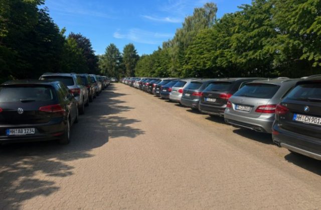 ParkingFirst Freifläche am Flughafen Düsseldorf (DUS)