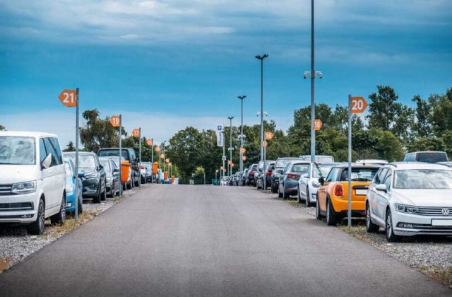 Außenparkplatz P1 am Flughafen Berlin Brandenburg (BER)