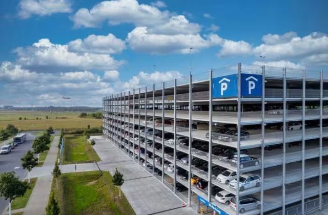 Parkhaus inkl. Transfer am Flughafen Berlin Brandenburg (BER)